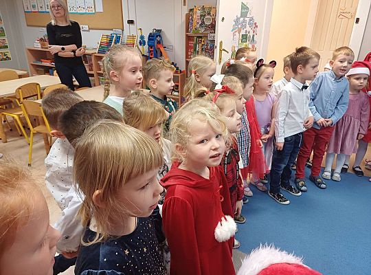 Wspólne śpiewanie kolęd oraz składanie życzeń świątecznych