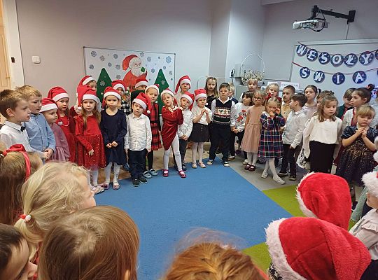 Wspólne śpiewanie kolęd oraz składanie życzeń świątecznych