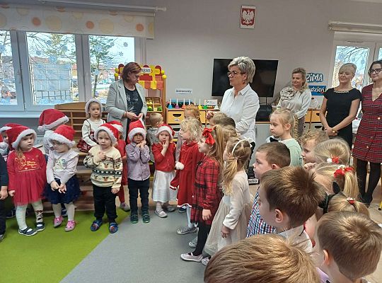 Wspólne śpiewanie kolęd oraz składanie życzeń świątecznych