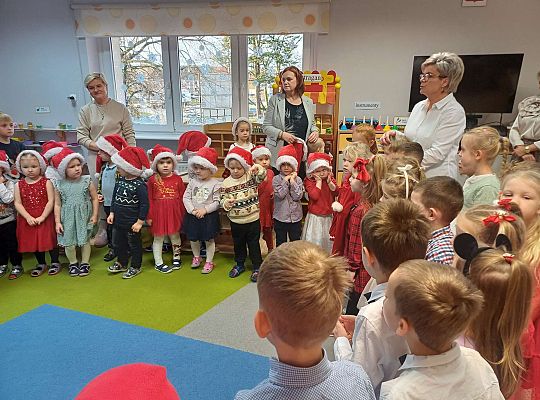 Wspólne śpiewanie kolęd oraz składanie życzeń świątecznych