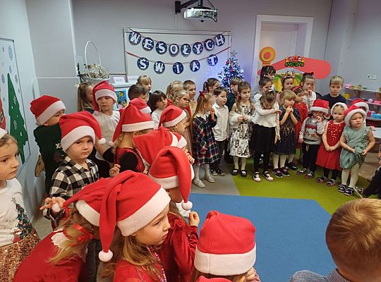 Wspólne śpiewanie kolęd oraz składanie życzeń świątecznych