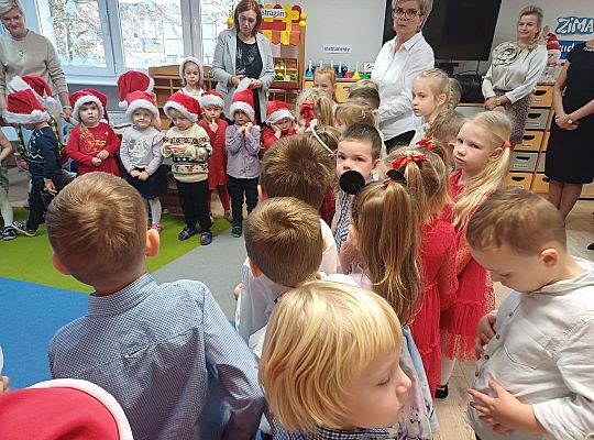 Wspólne śpiewanie kolęd oraz składanie życzeń świątecznych