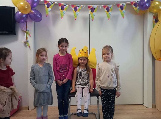 Dzieci z solenizantką