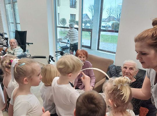 Gr. III Występ w Domu Seniora Magnolia