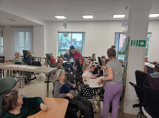 Gr. III Występ w Domu Seniora Magnolia