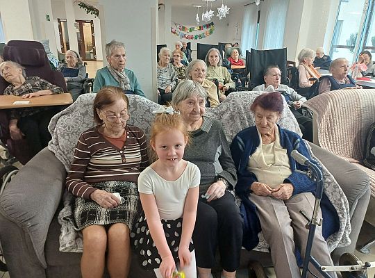 Gr. III Występ w Domu Seniora Magnolia