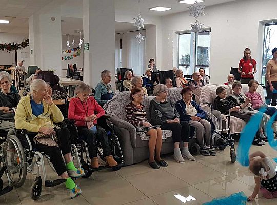 Gr. III Występ w Domu Seniora Magnolia