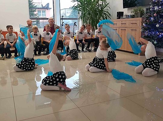 Gr. III Występ w Domu Seniora Magnolia