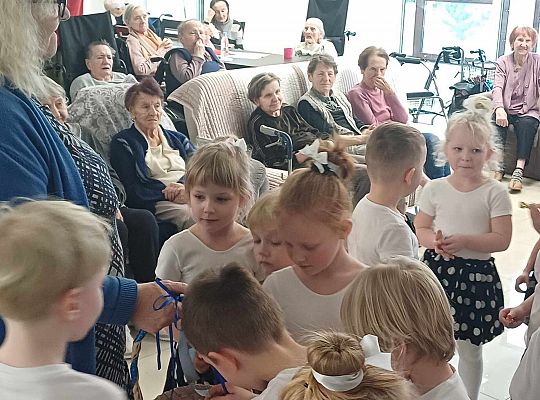 Gr. III Występ w Domu Seniora Magnolia