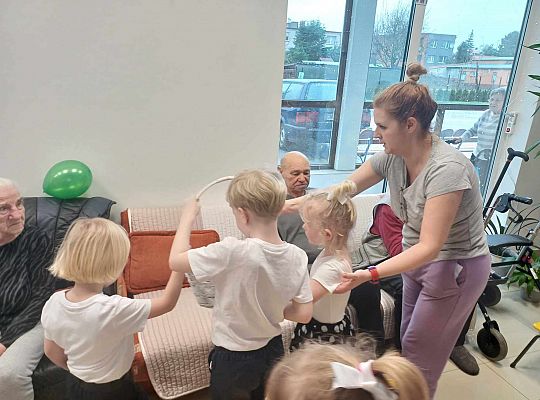 Gr. III Występ w Domu Seniora Magnolia