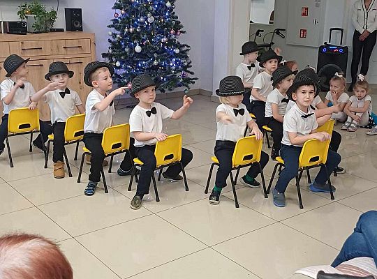 Gr. III Występ w Domu Seniora Magnolia