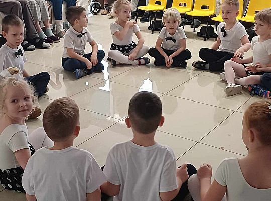 Gr. III Występ w Domu Seniora Magnolia