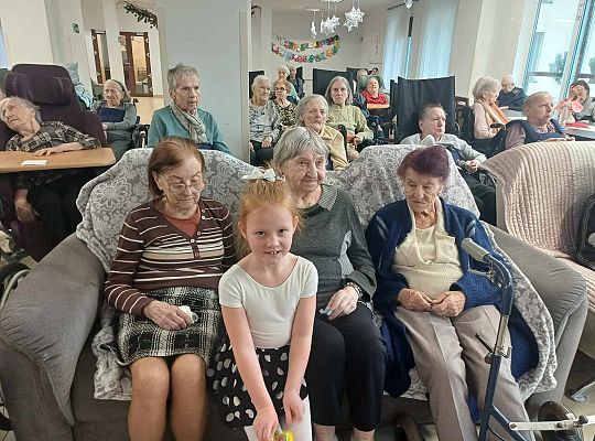 Gr. III Występ w Domu Seniora Magnolia
