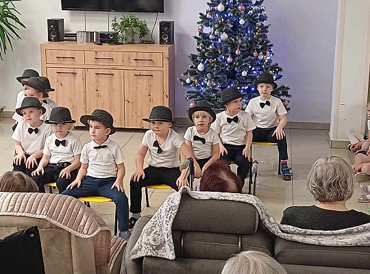 Gr. III Występ w Domu Seniora Magnolia