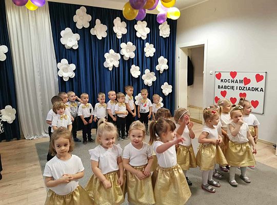 Dzieci mówią wierszyk