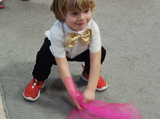 Chłopiec z chustką