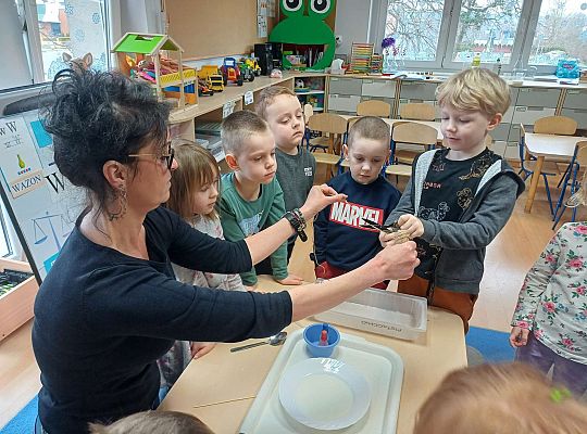 Gr.III Eksperymentujemy i doświadczamy
