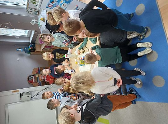 Gr.III Eksperymentujemy i doświadczamy