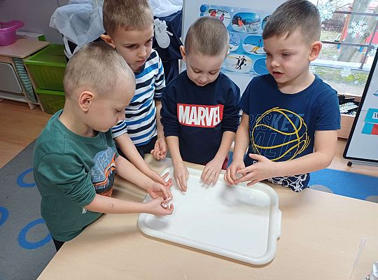 Gr.III Eksperymentujemy i doświadczamy