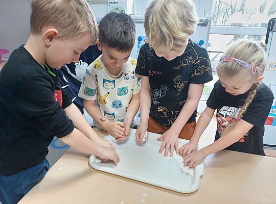 Gr.III Eksperymentujemy i doświadczamy