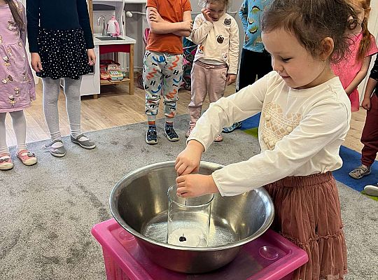 Dzieci eksperymentują