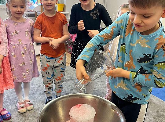 Dzieci eksperymentują