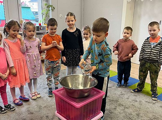 Dzieci eksperymentują