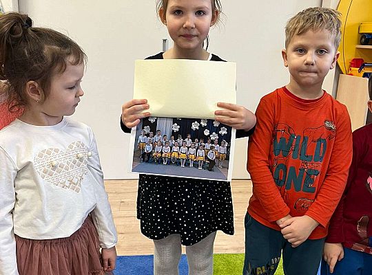 Dziewczynka z prezentem