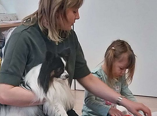 Dzieci uczestniczą w zajęciach