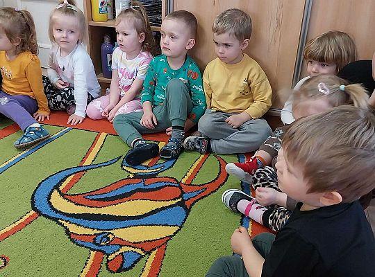 Dzieci uczestniczą w zajęciach