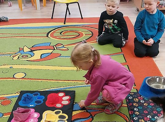 Dzieci uczestniczą w zajęciach