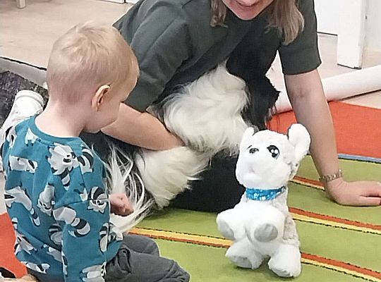 Dzieci uczestniczą w zajęciach