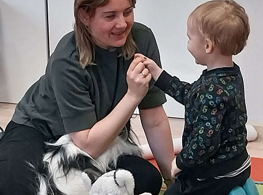 Dzieci uczestniczą w zajęciach