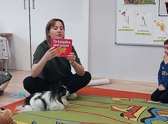 Dzieci uczestniczą w zajęciach