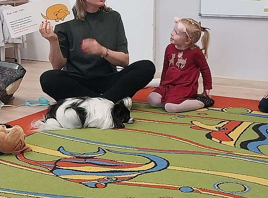 Dzieci uczestniczą w zajęciach