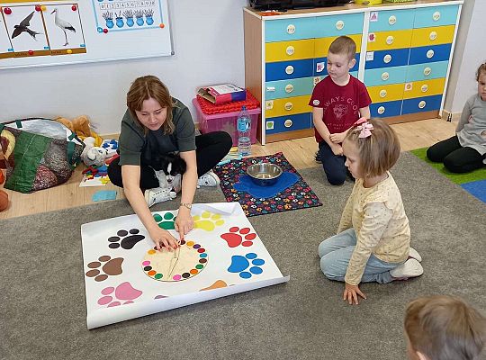 Dzieci uczestniczą w zajęciach