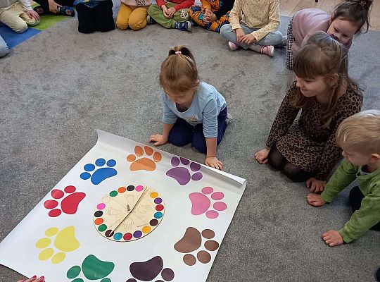 Dzieci uczestniczą w zajęciach