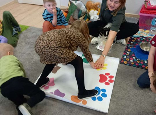 Dzieci uczestniczą w zajęciach