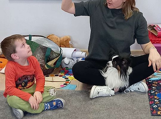 Dzieci uczestniczą w zajęciach