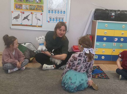 Dzieci uczestniczą w zajęciach