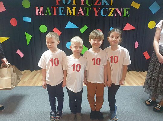 Gr.IV "Jestem chwat - z matematyką za pan  brat" - III międzyprzedszkolne potyczki matematyczne w Przedszkolu nr 9.