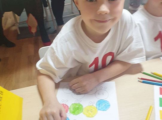 Gr.IV "Jestem chwat - z matematyką za pan  brat" - III międzyprzedszkolne potyczki matematyczne w Przedszkolu nr 9.