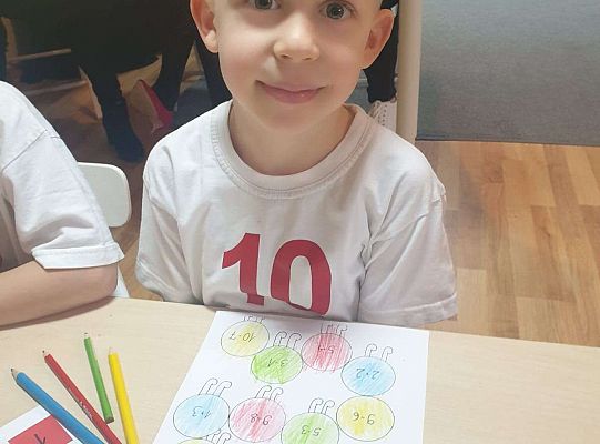 Gr.IV "Jestem chwat - z matematyką za pan  brat" - III międzyprzedszkolne potyczki matematyczne w Przedszkolu nr 9.