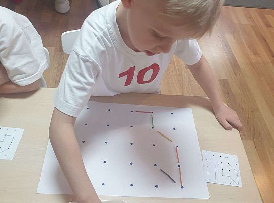 Gr.IV "Jestem chwat - z matematyką za pan  brat" - III międzyprzedszkolne potyczki matematyczne w Przedszkolu nr 9.