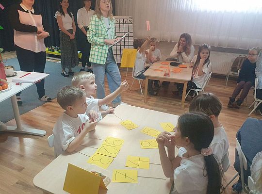 Gr.IV "Jestem chwat - z matematyką za pan  brat" - III międzyprzedszkolne potyczki matematyczne w Przedszkolu nr 9.