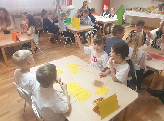 Gr.IV "Jestem chwat - z matematyką za pan  brat" - III międzyprzedszkolne potyczki matematyczne w Przedszkolu nr 9.