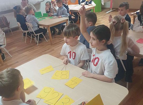 Gr.IV "Jestem chwat - z matematyką za pan  brat" - III międzyprzedszkolne potyczki matematyczne w Przedszkolu nr 9.