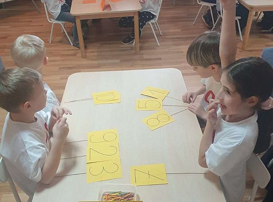 Gr.IV "Jestem chwat - z matematyką za pan  brat" - III międzyprzedszkolne potyczki matematyczne w Przedszkolu nr 9.