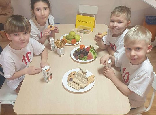 Gr.IV "Jestem chwat - z matematyką za pan  brat" - III międzyprzedszkolne potyczki matematyczne w Przedszkolu nr 9.