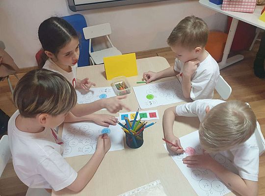 Gr.IV "Jestem chwat - z matematyką za pan  brat" - III międzyprzedszkolne potyczki matematyczne w Przedszkolu nr 9.